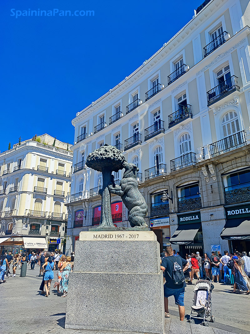 La Puerta del Sol square in Madrid with the El Oso y el Madroño statue. La Puerta del Sol square in Madrid with the El Oso y el Madroño statue.