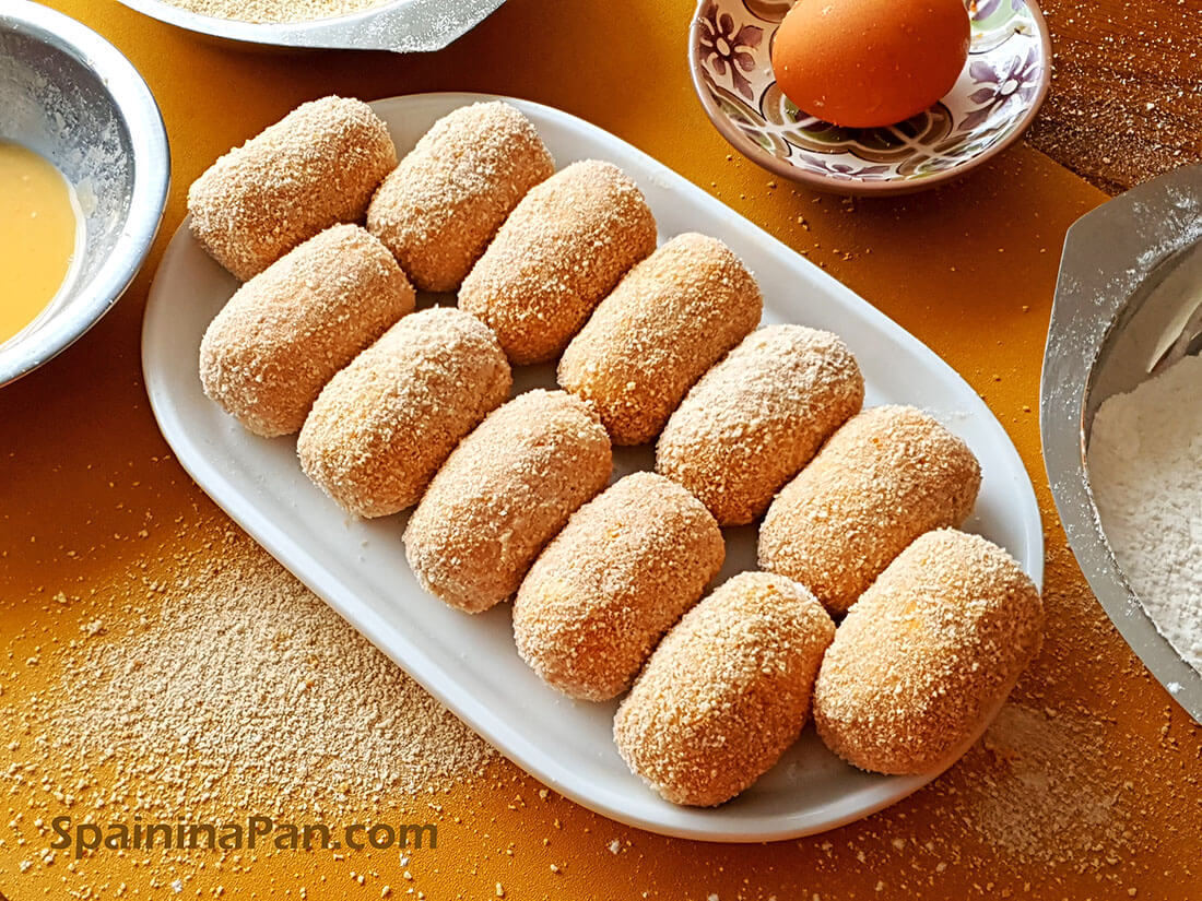Spanish chistorra and eggs croquettes on a plate