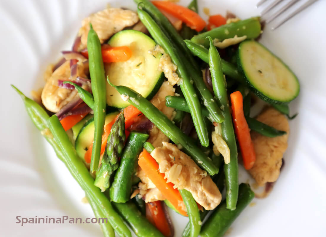 Spanish green beans and chicken stir-fry on a plate.