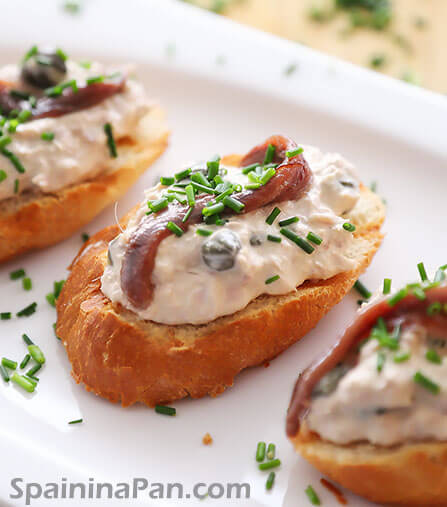 Tuna pintxos with anchovies on a ceramic tray