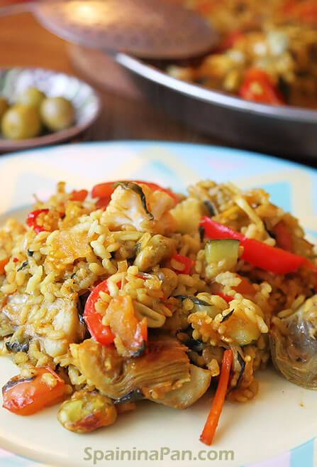 Vegetables paella on a decorative plate.